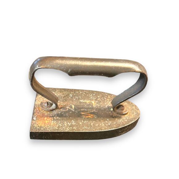 Vintage  “Sad Iron” Flat or Smoothing Iron - Picture 2 of 7